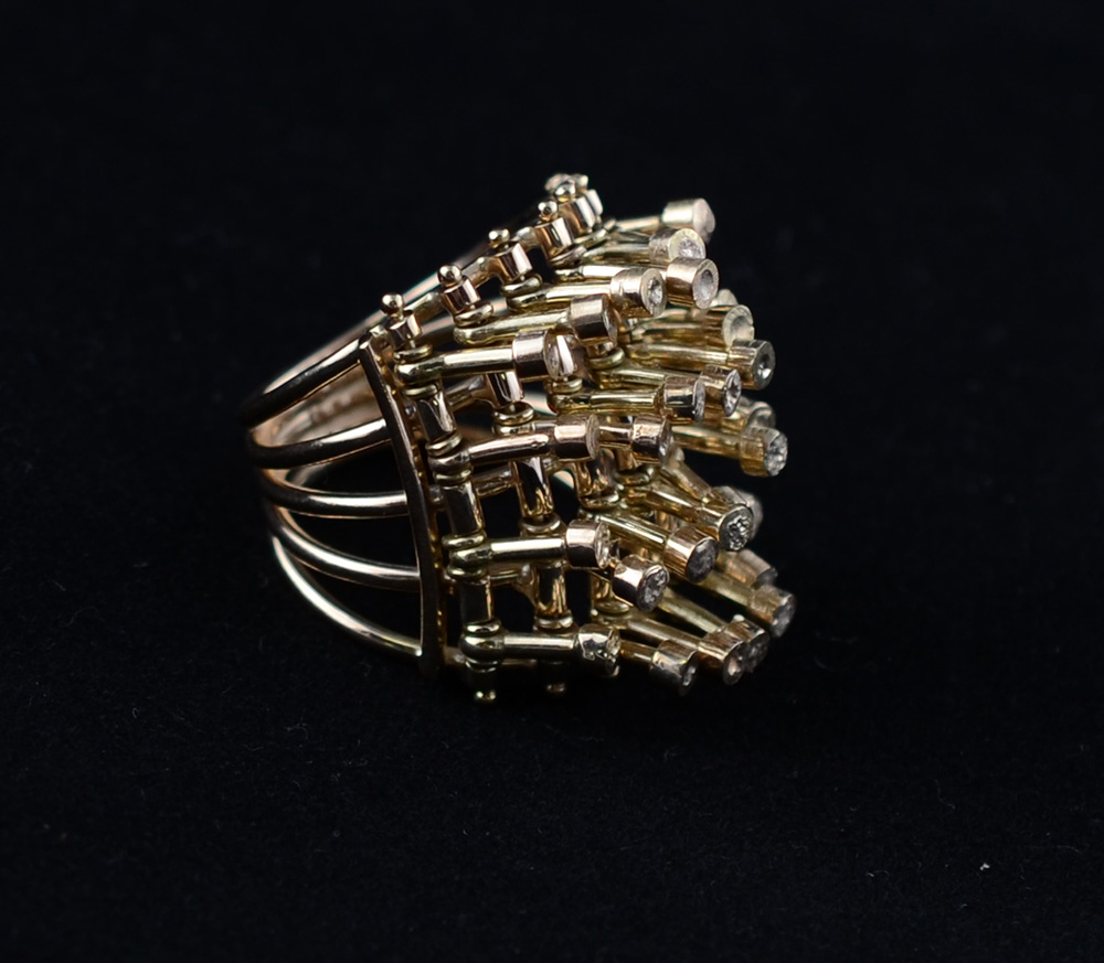 Anel em ouro 18k c/ enfeites articulados. Peso:21.7g. Aro 17 - foto 1 de 2