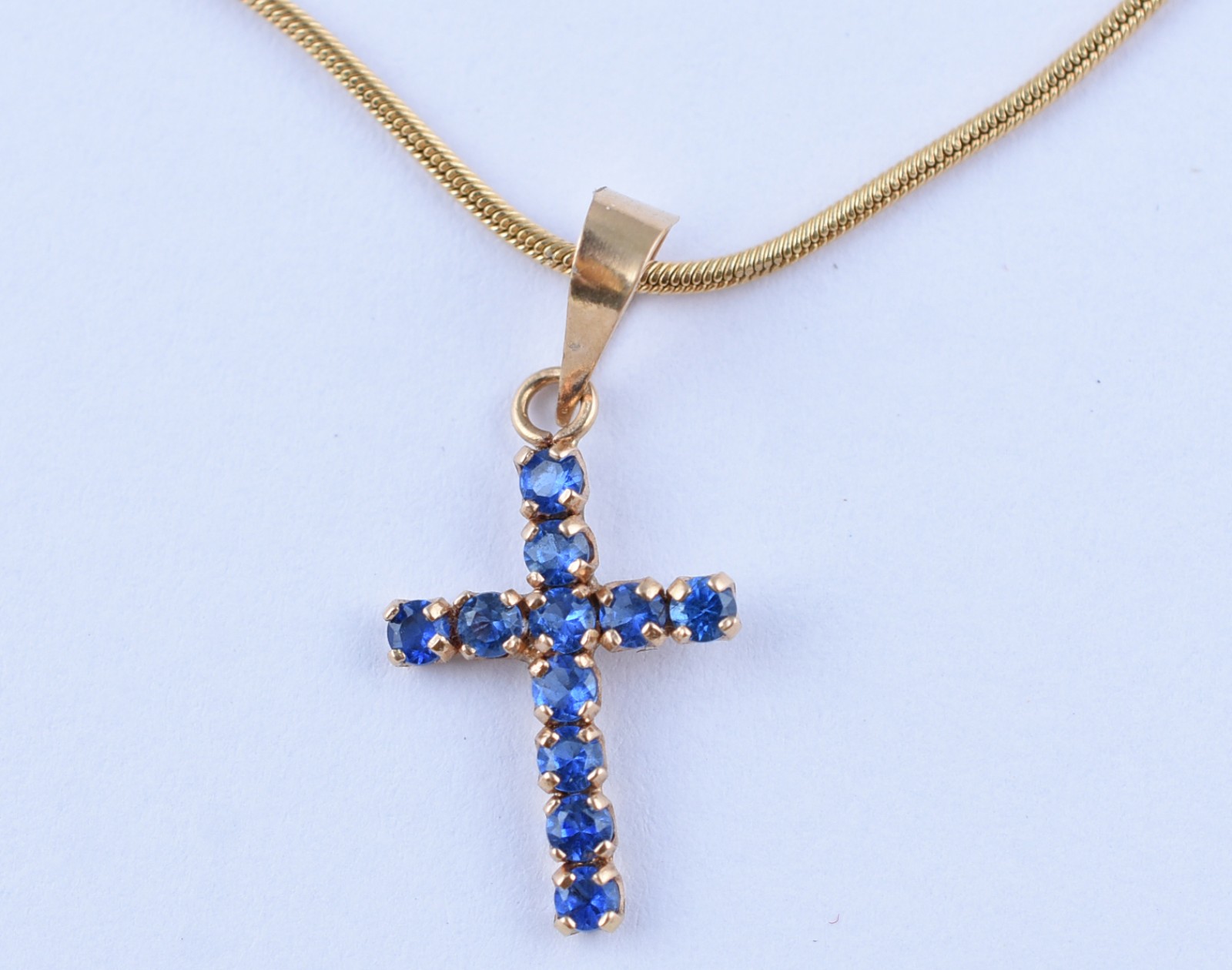 Pulseira de ouro 18 k rabo de rato e cruz com pedras (Por motivos de... - foto 1 de 4