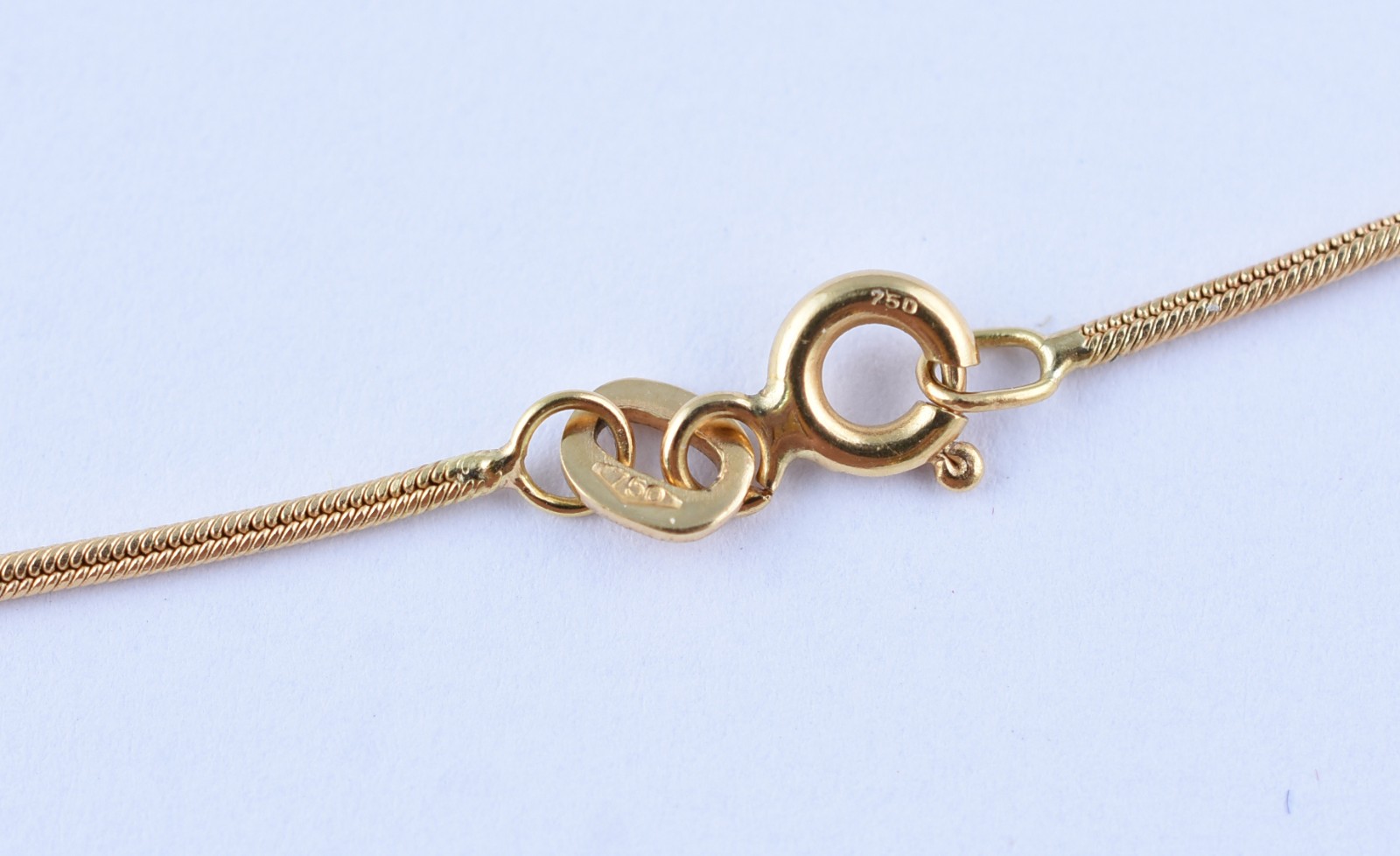 Pulseira de ouro 18 k rabo de rato e cruz com pedras (Por motivos de... - foto 3 de 4