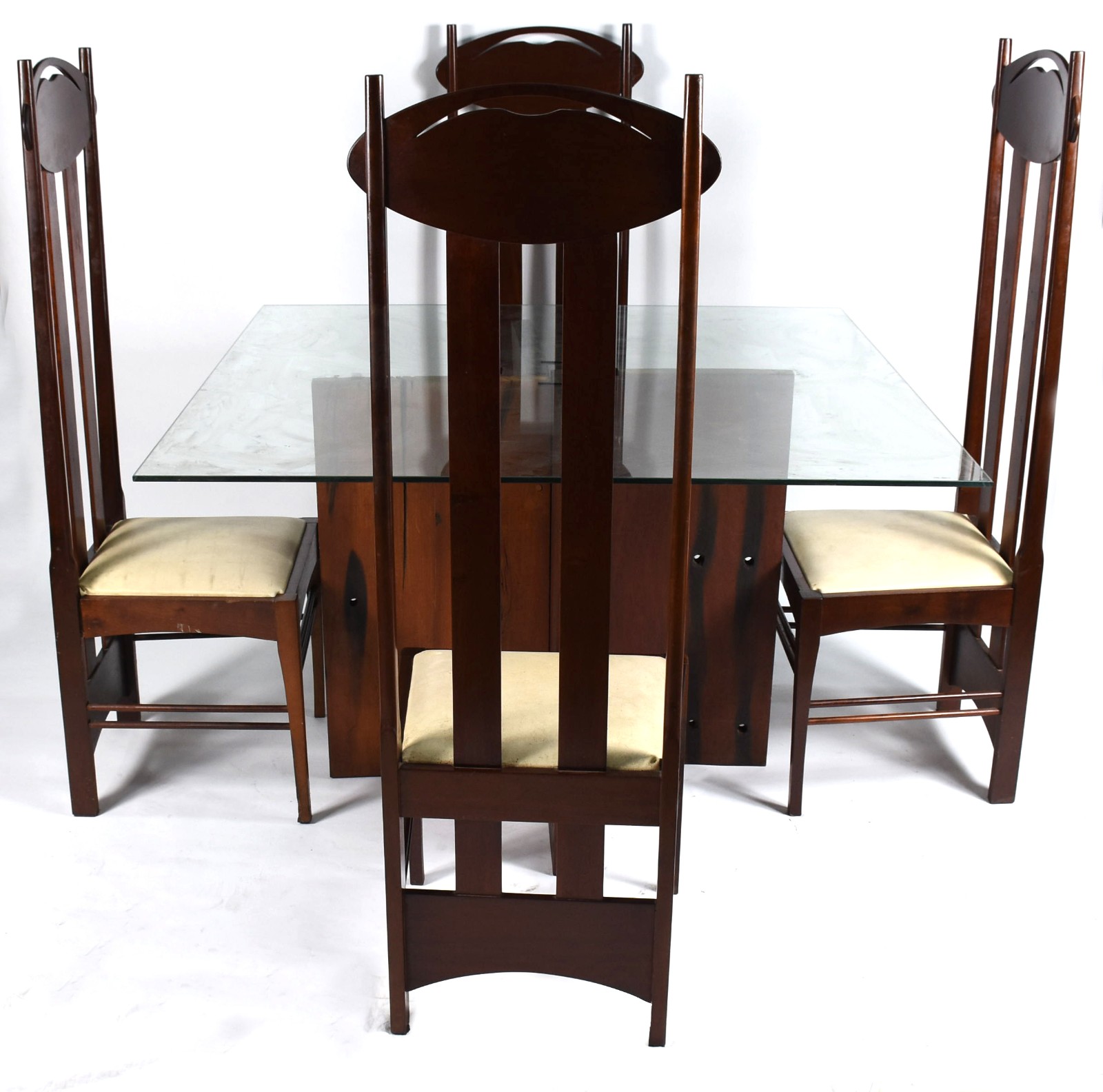 Mesa de jantar com base de madeira nobre, tampo de vidro, acompanham... - foto 1 de 6