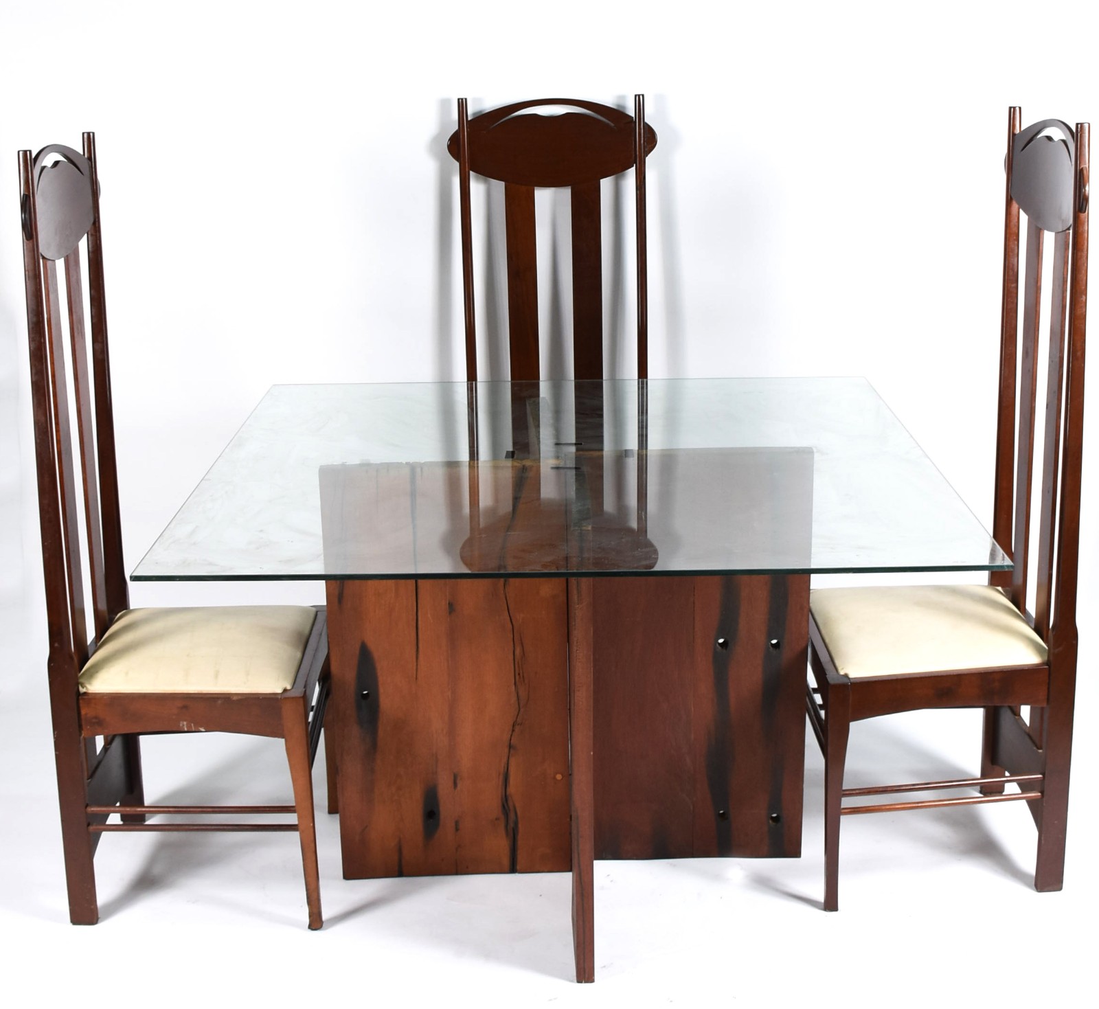 Mesa de jantar com base de madeira nobre, tampo de vidro, acompanham... - foto 2 de 6