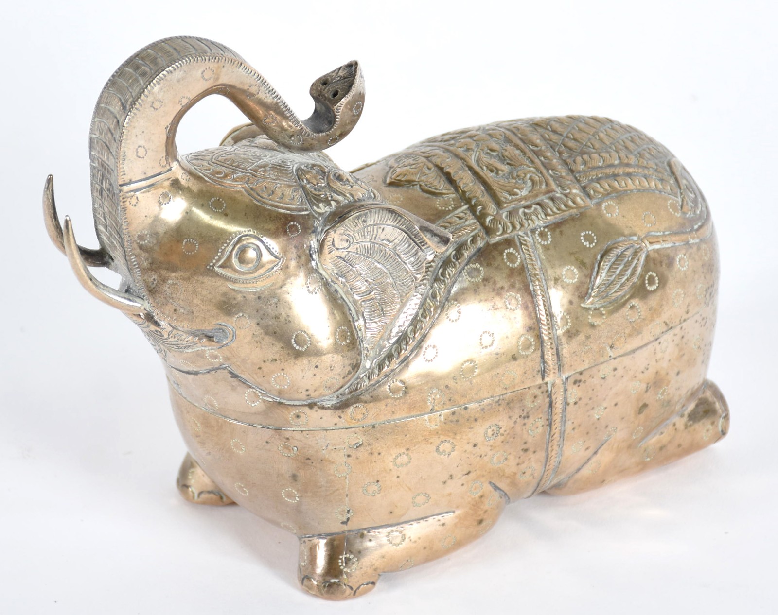 Caixa de prata 900, contrastado feitio elefante. Peso 280 g - foto 1 de 5