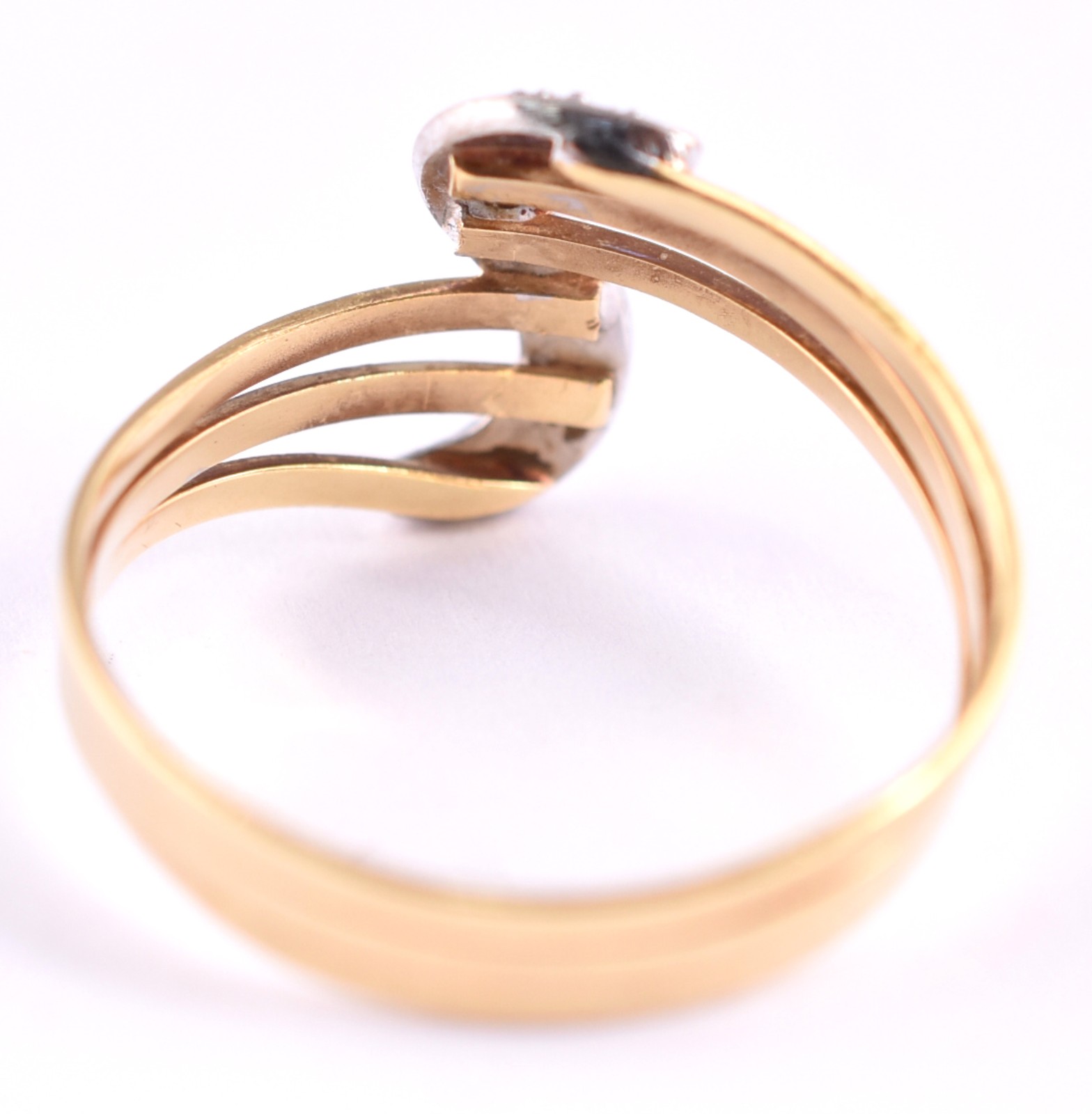 Anel em ouro 18 k, com uma onda em ouro branco, aro 21 (Por questão... - foto 3 de 3