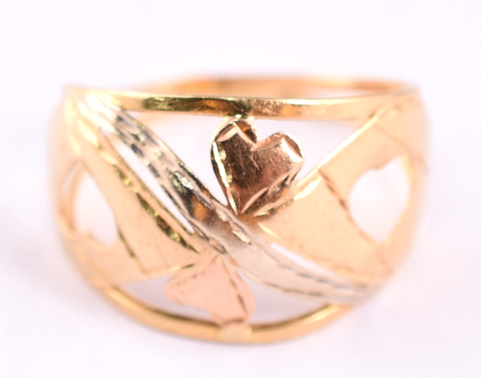 Anel em ouro 18 k, feitio vazado com corações e flores, aro 16 (Por... - foto 1 de 4