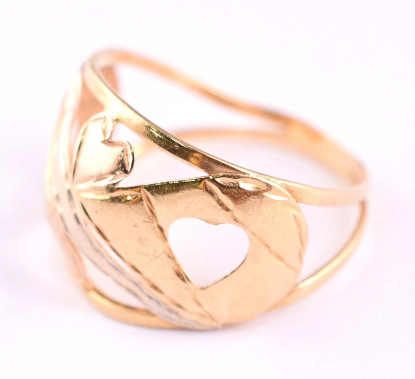 Anel em ouro 18 k, feitio vazado com corações e flores, aro 16 (Por... - foto 2 de 4