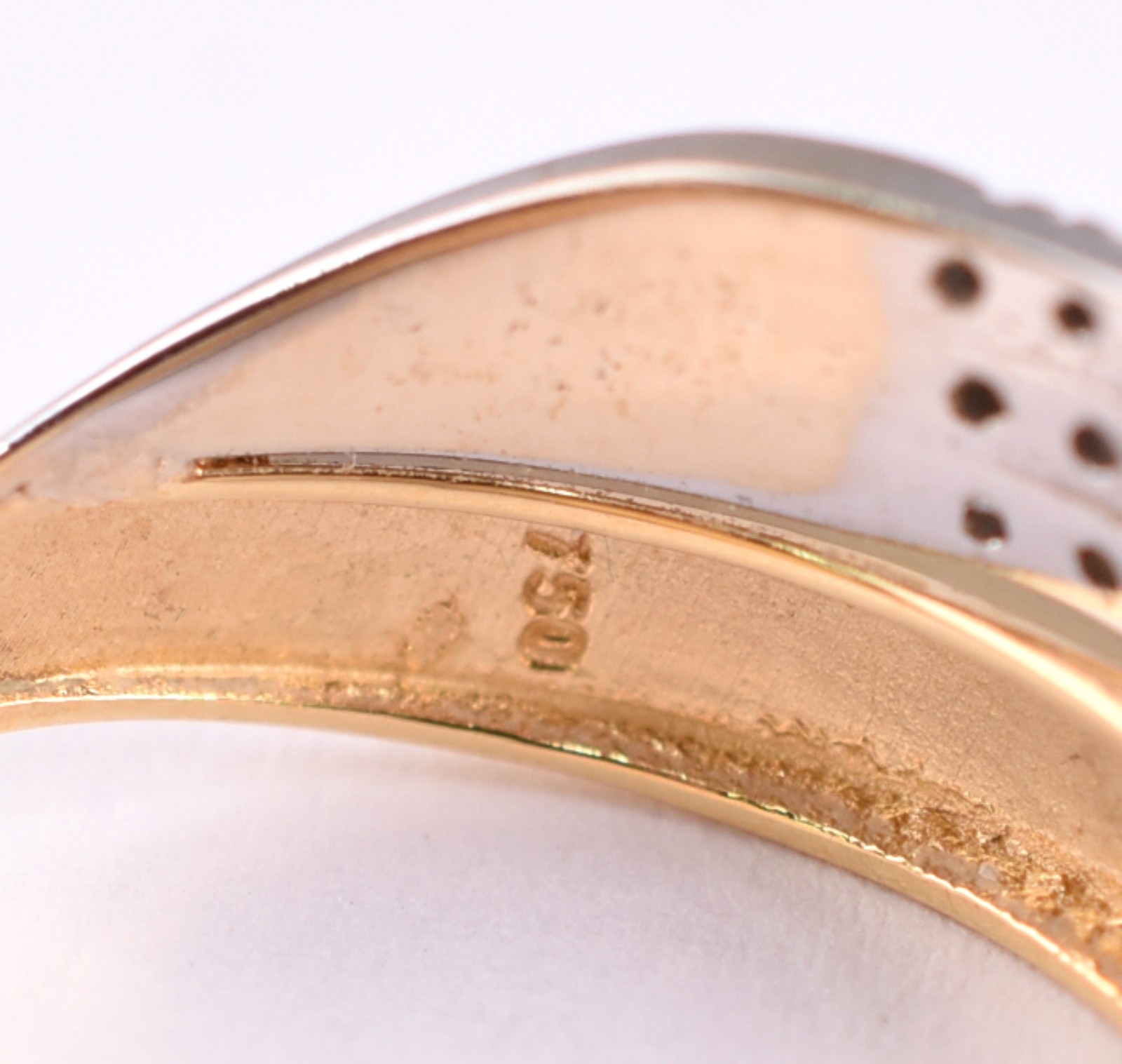 Anel em ouro 18 k, contrastado, com 3 fileiras em ouro branco... - foto 5 de 5