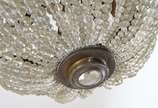 Lustre estilo Império com estrutura de metal do... - Lustre estilo Império com estrutura de metal dourado e contas de cristal. Altura total: 108 cm (Retirada em residência em Laranjeiras).