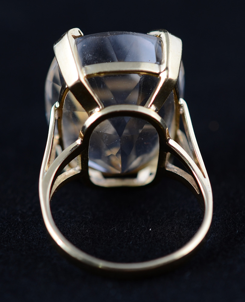 Anel de ouro 18 k e cristal de 20 carats. Peso total: 12,5 gramas. - foto 3 de 3
