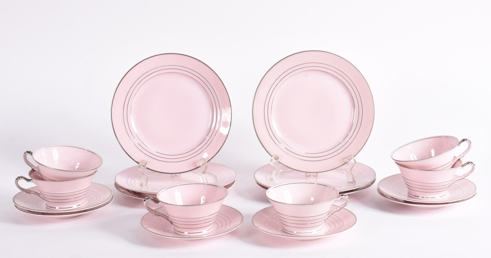 Seis xícaras de chá com pires e seis pratinhos de porcelana tcheca... - foto 1 de 6