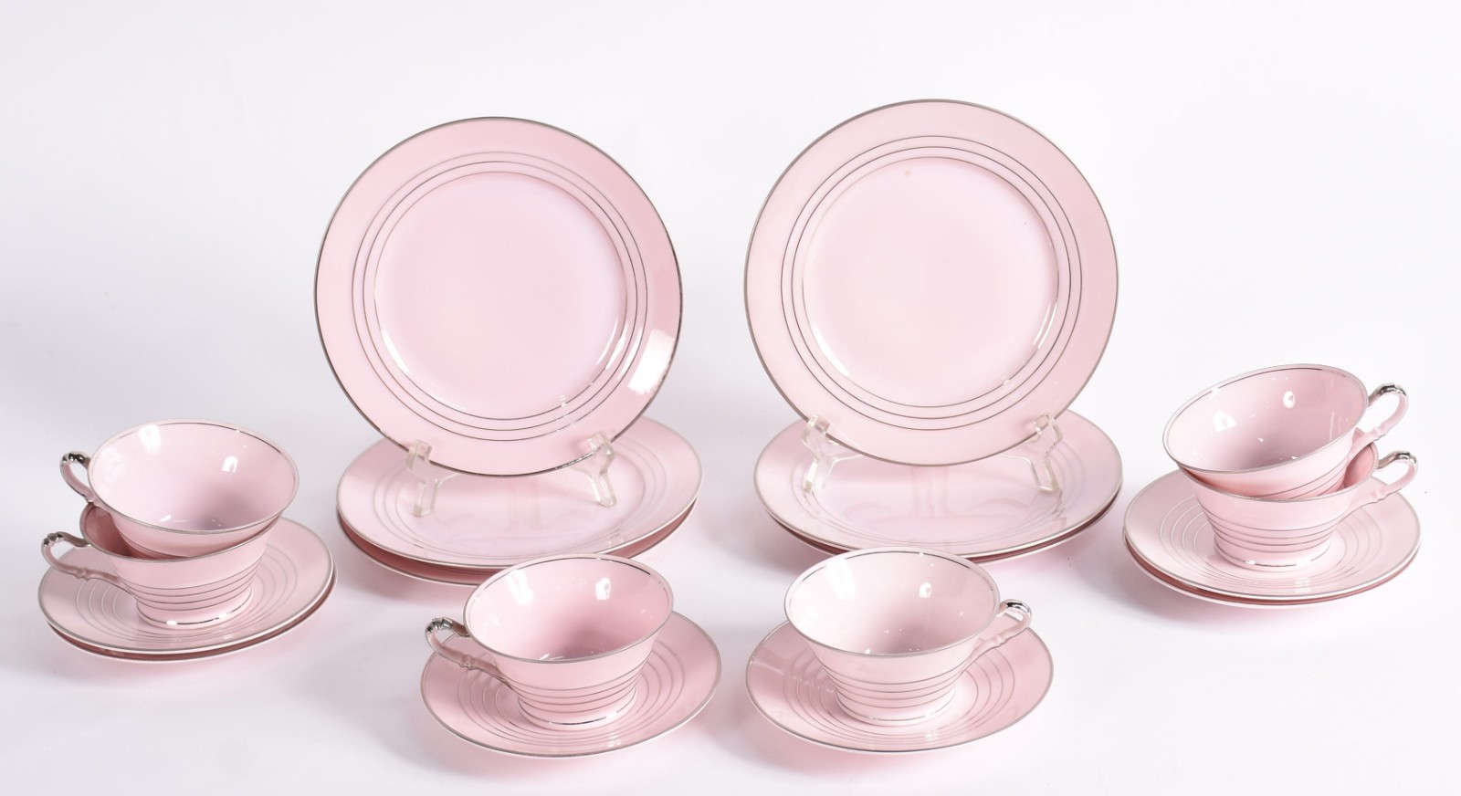 Seis xícaras de chá com pires e seis pratinhos de porcelana tcheca... - foto 2 de 6