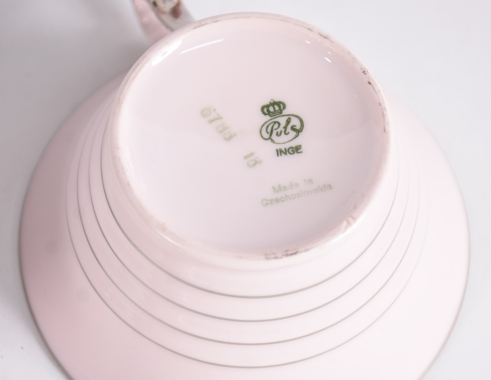 Seis xícaras de chá com pires e seis pratinhos de porcelana tcheca... - foto 3 de 6