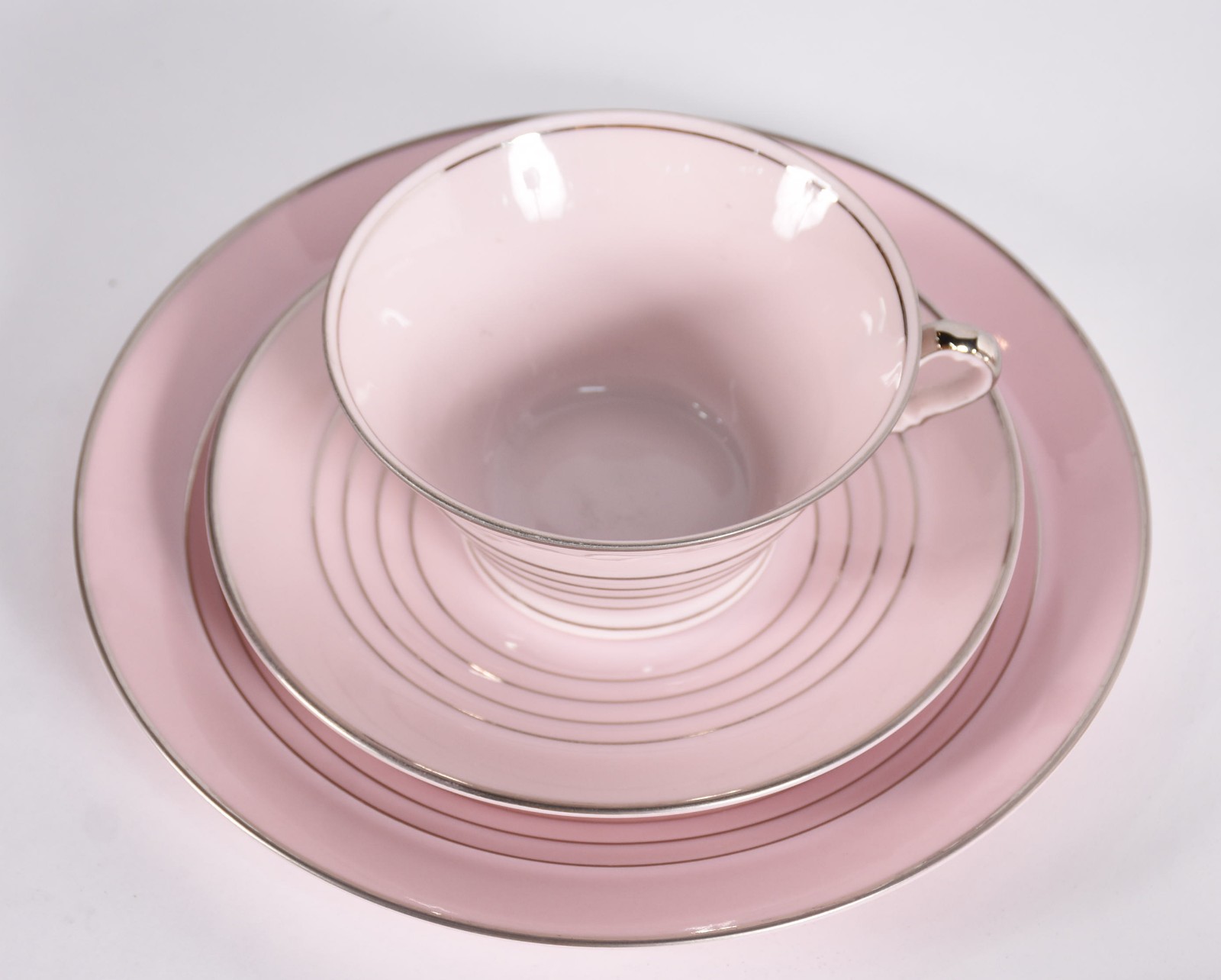 Seis xícaras de chá com pires e seis pratinhos de porcelana tcheca... - foto 4 de 6