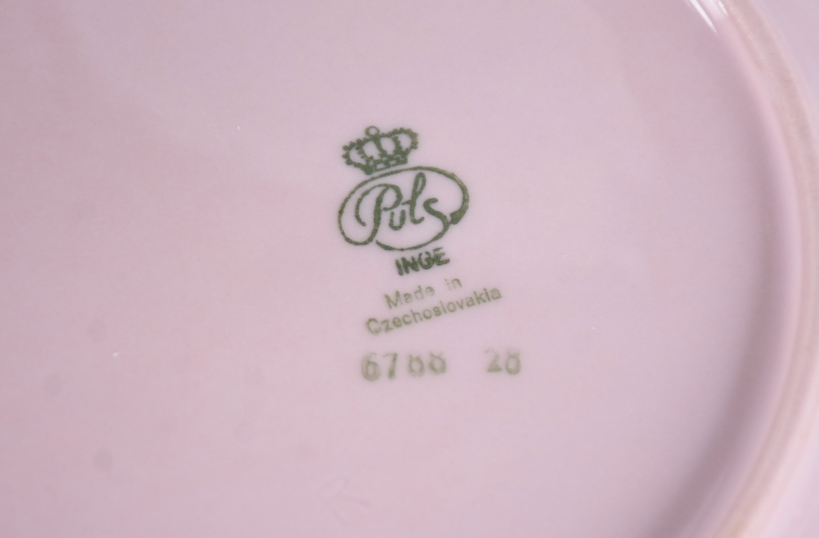 Seis xícaras de chá com pires e seis pratinhos de porcelana tcheca... - foto 6 de 6