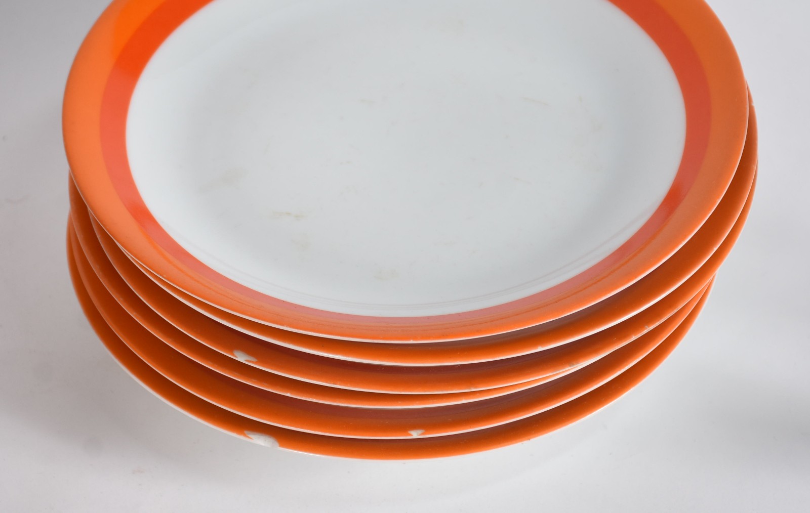 Serviço de pratos de porcelana Renner com borda laranja composto de... - foto 3 de 5