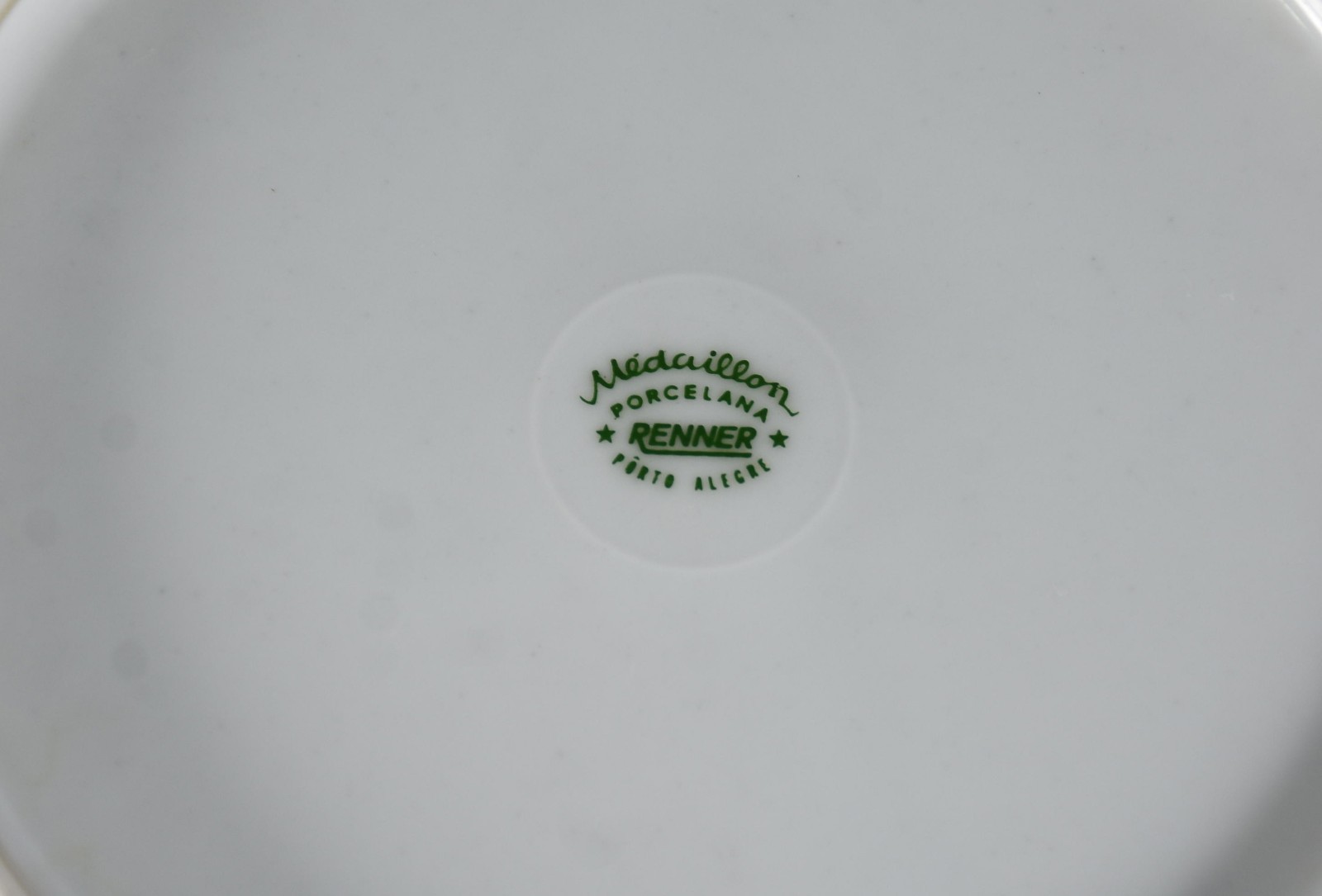 Serviço de pratos de porcelana Renner com borda laranja composto de... - foto 5 de 5