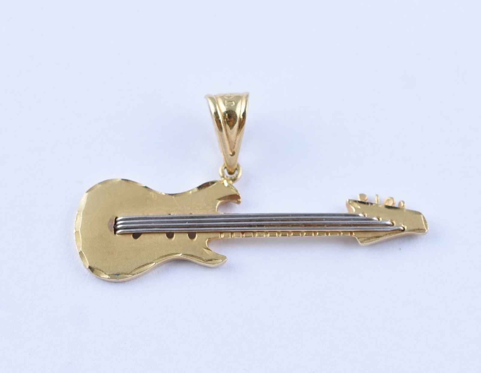 Pingente de ouro 18 feitio viola (Por motivos de seguranças as peças... - foto 1 de 4