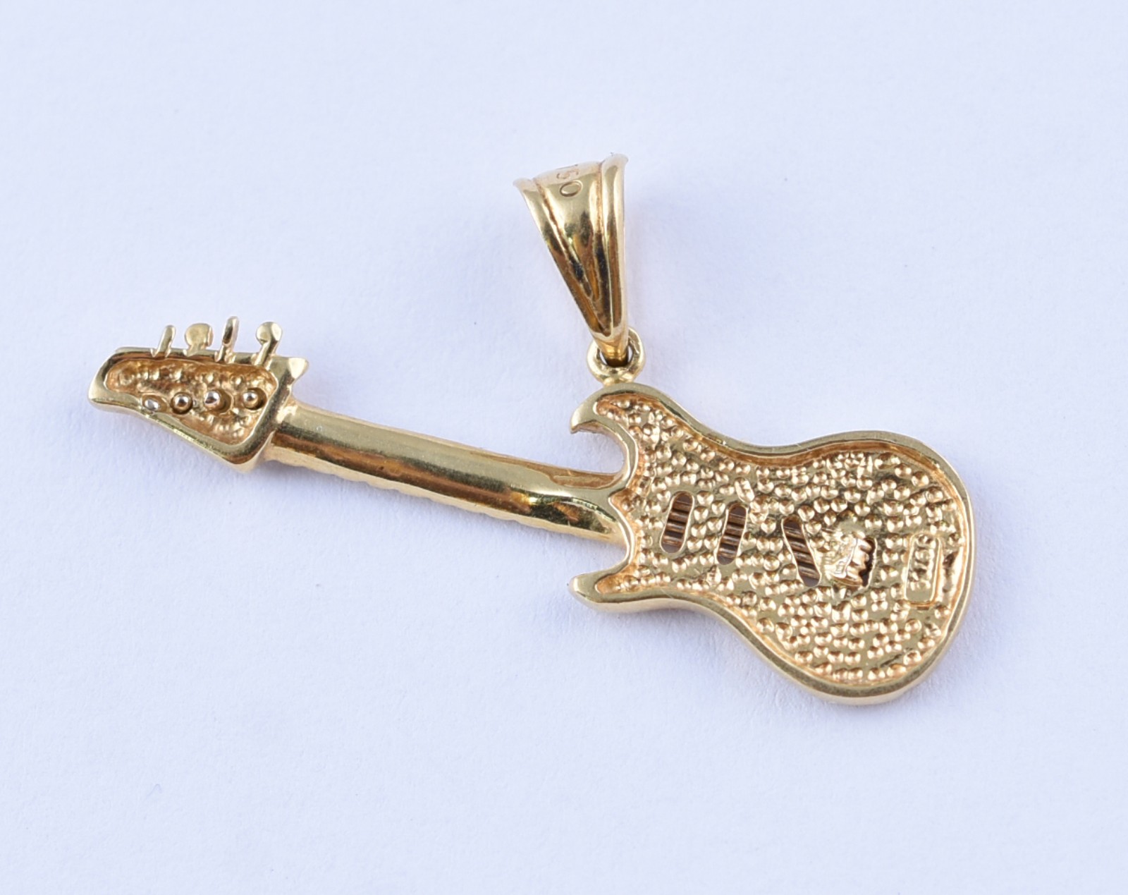 Pingente de ouro 18 feitio viola (Por motivos de seguranças as peças... - foto 3 de 4