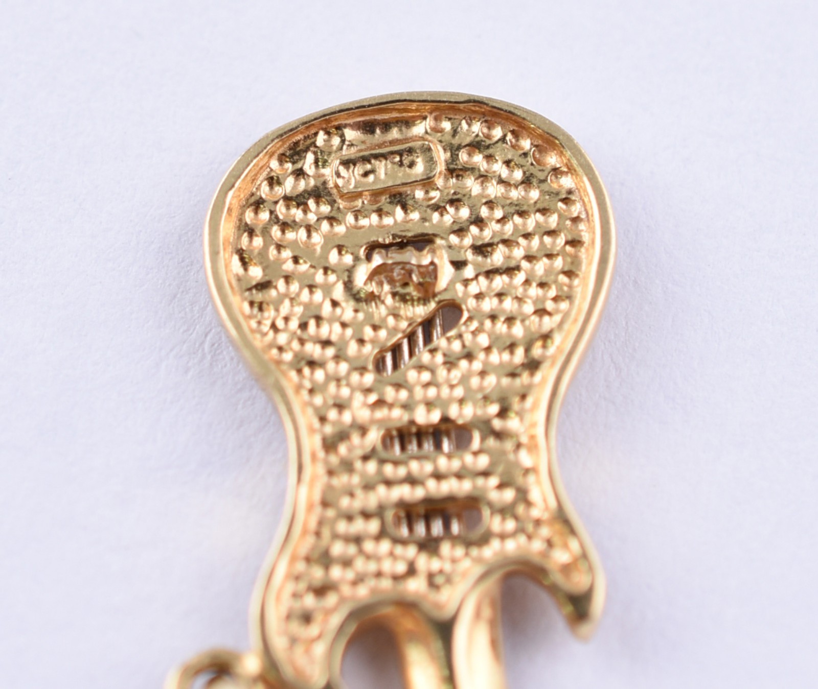 Pingente de ouro 18 feitio viola (Por motivos de seguranças as peças... - foto 4 de 4