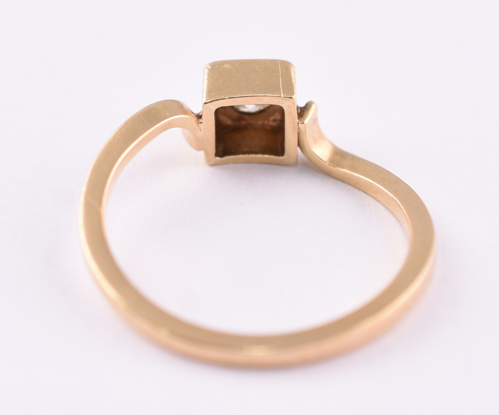 Solitário de ouro 18 k com 1 brilhantes de aproximadamente 0,15 ct... - foto 3 de 3