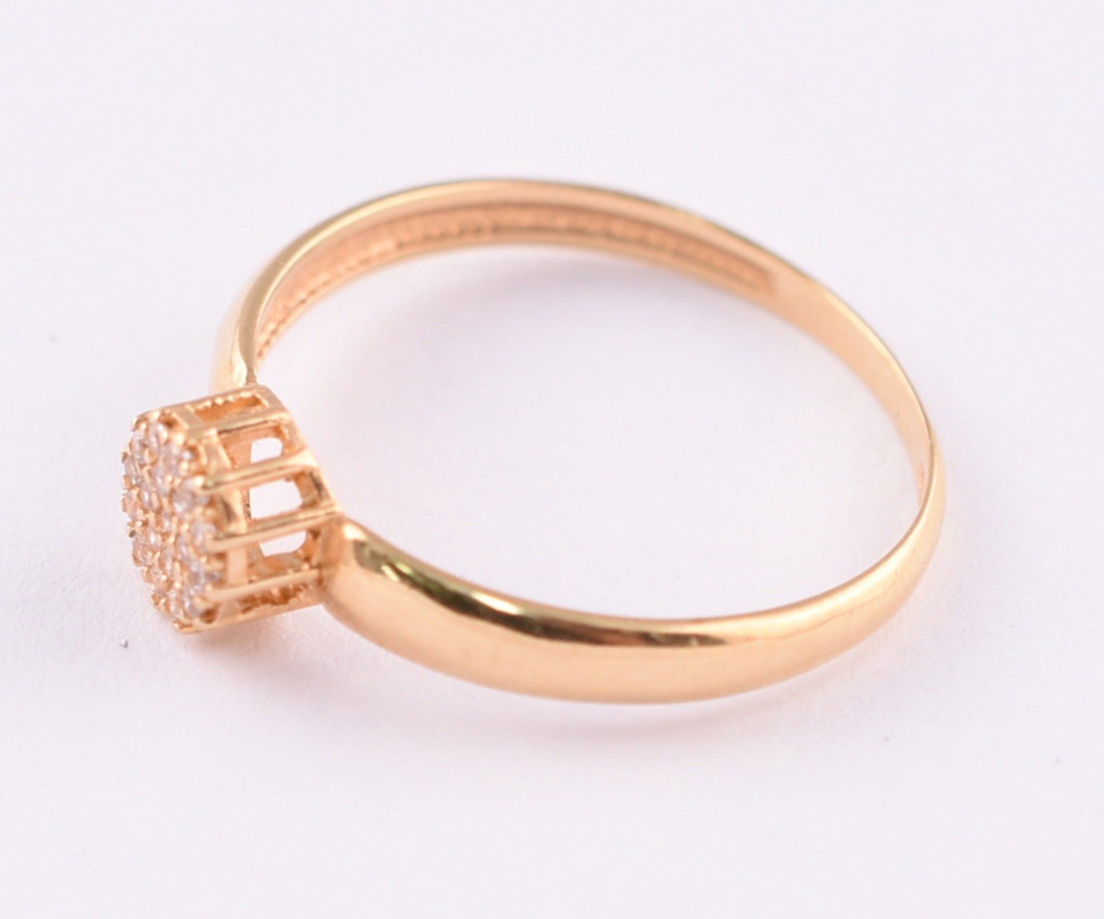 Anel de ouro 18 k com pequenas safiras brancas, aro 17 (Por motivos... - foto 2 de 5