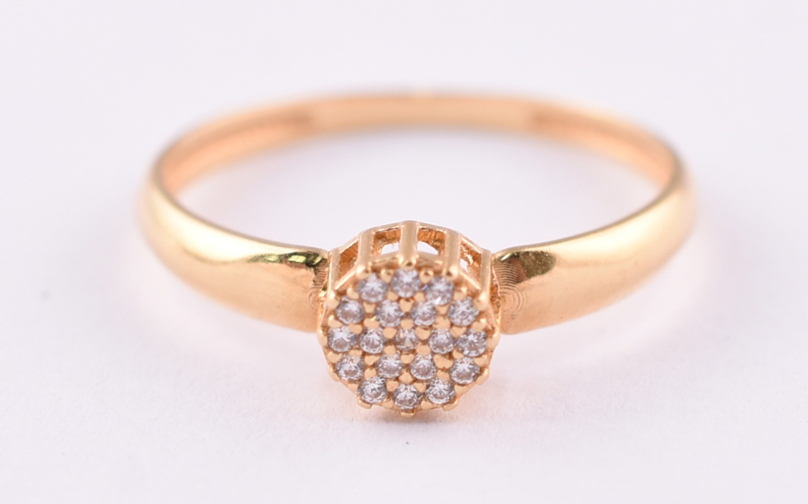 Anel de ouro 18 k com pequenas safiras brancas, aro 17 (Por motivos... - foto 1 de 5