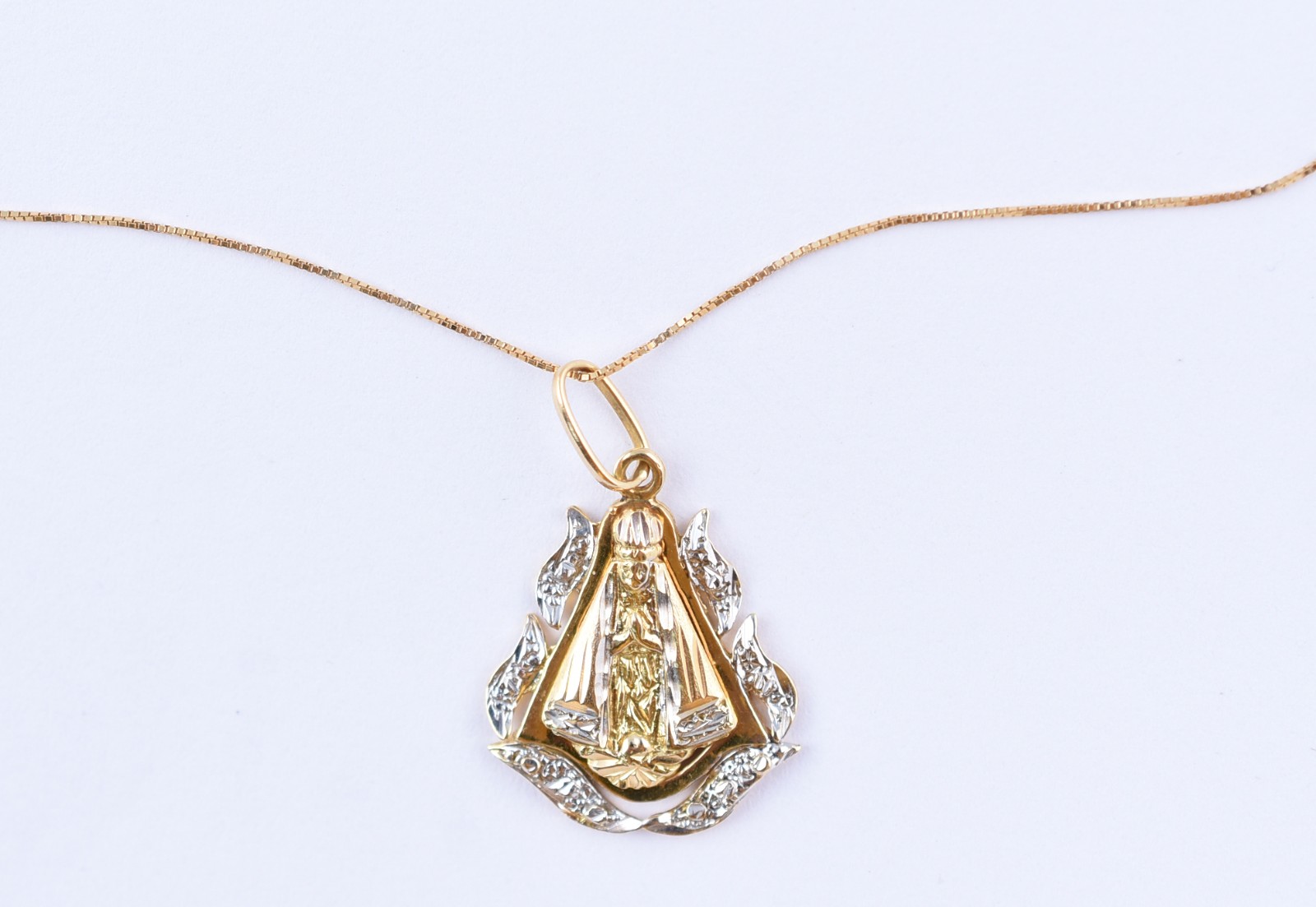 Gargantilha de ouro 18 k contrastado 750, pingente de Nossa Senhora... - foto 3 de 5