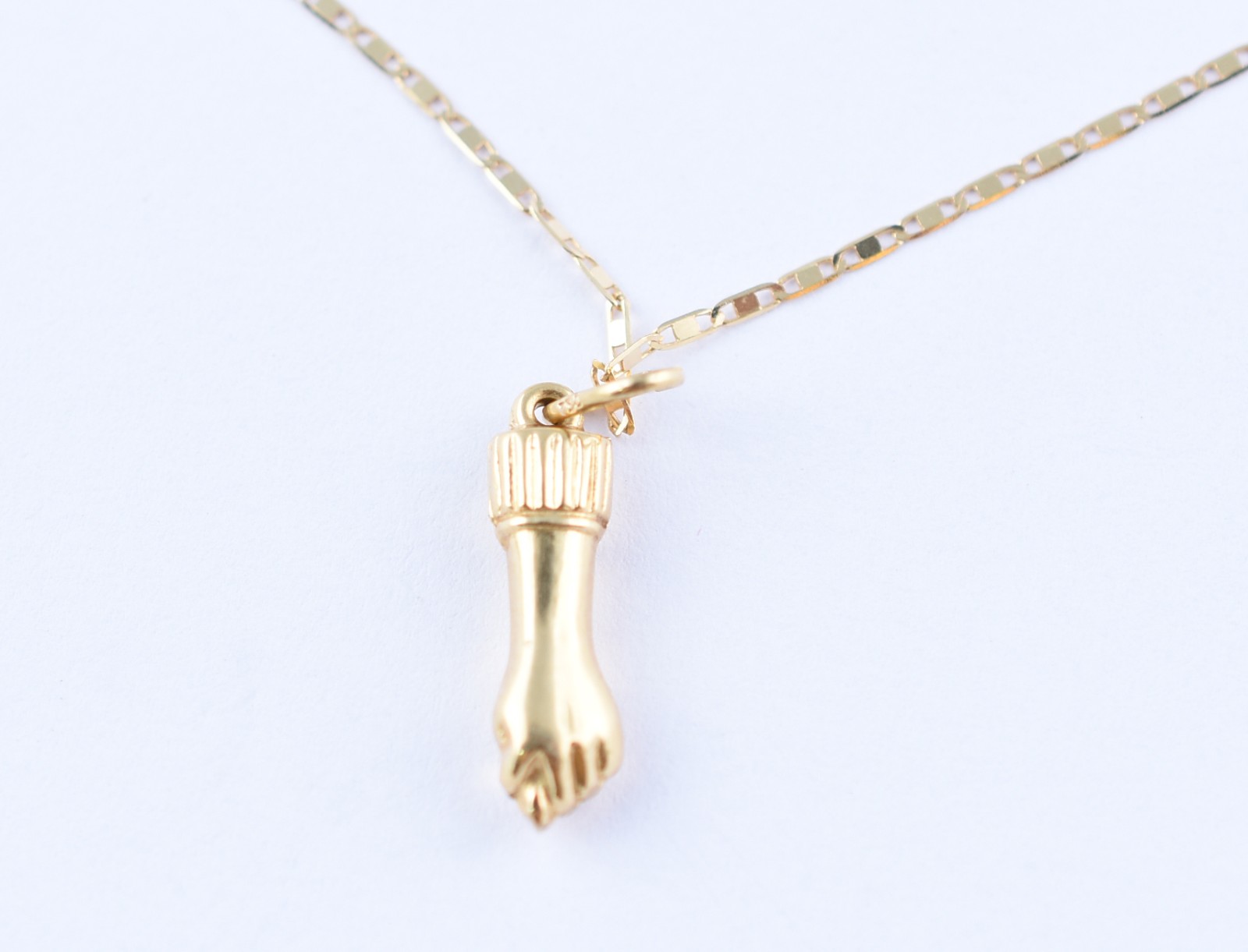 Gargantilha de ouro 18 k contraste 750 e pingente feitio figa (Por... - foto 3 de 5