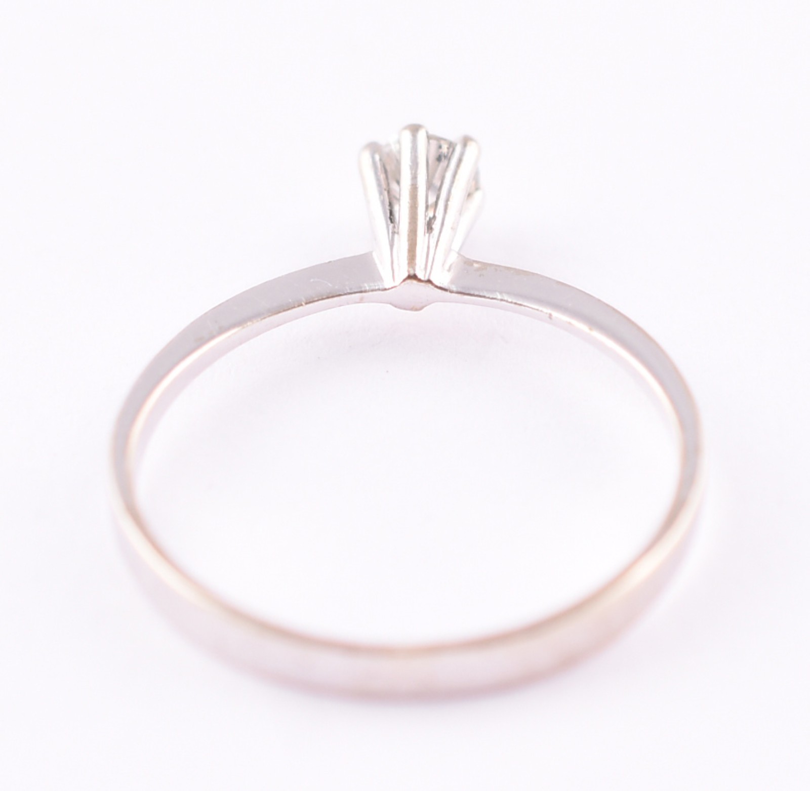Anel de ouro branco com um brilhante de 0,20 ct, aro 18 (Por motivos... - foto 3 de 3