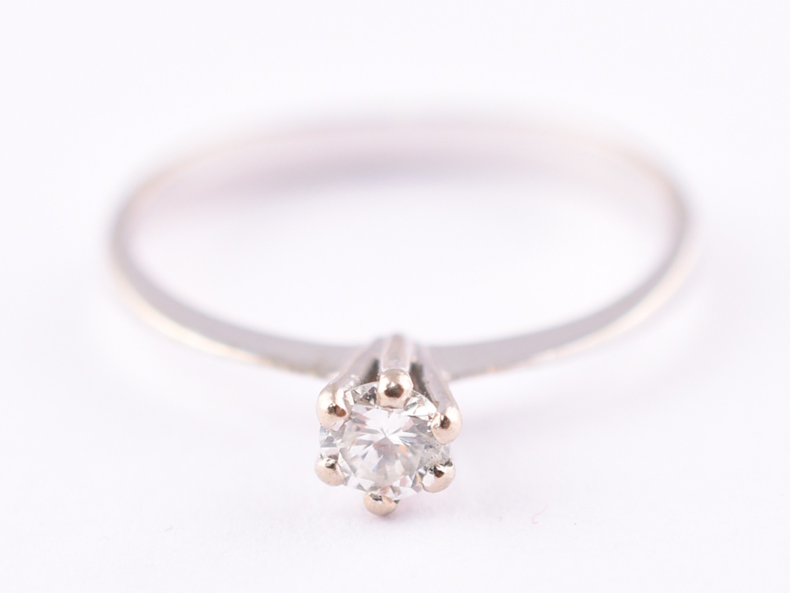 Anel de ouro branco com um brilhante de 0,20 ct, aro 18 (Por motivos... - foto 1 de 3