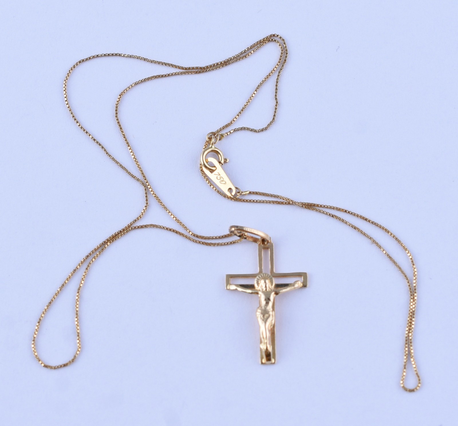 Gargantilha de ouro contraste 750 e pingente feitio crucifixo (Por... - foto 3 de 8