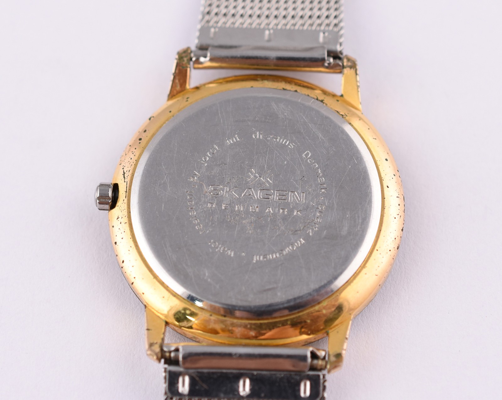 Relógio Skagen Denmark em metal dourado e prateado, funcionando. - foto 4 de 5
