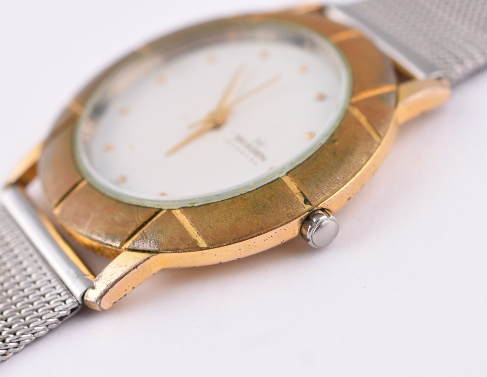 Relógio Skagen Denmark em metal dourado e prateado, funcionando. - foto 3 de 5