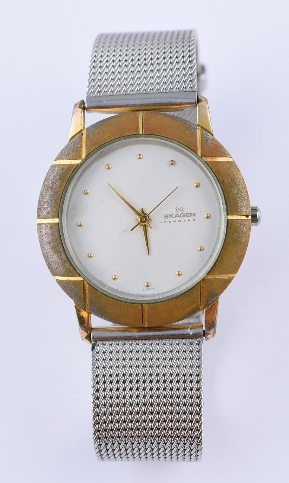 Relógio Skagen Denmark em metal dourado e prateado, funcionando. - foto 1 de 5