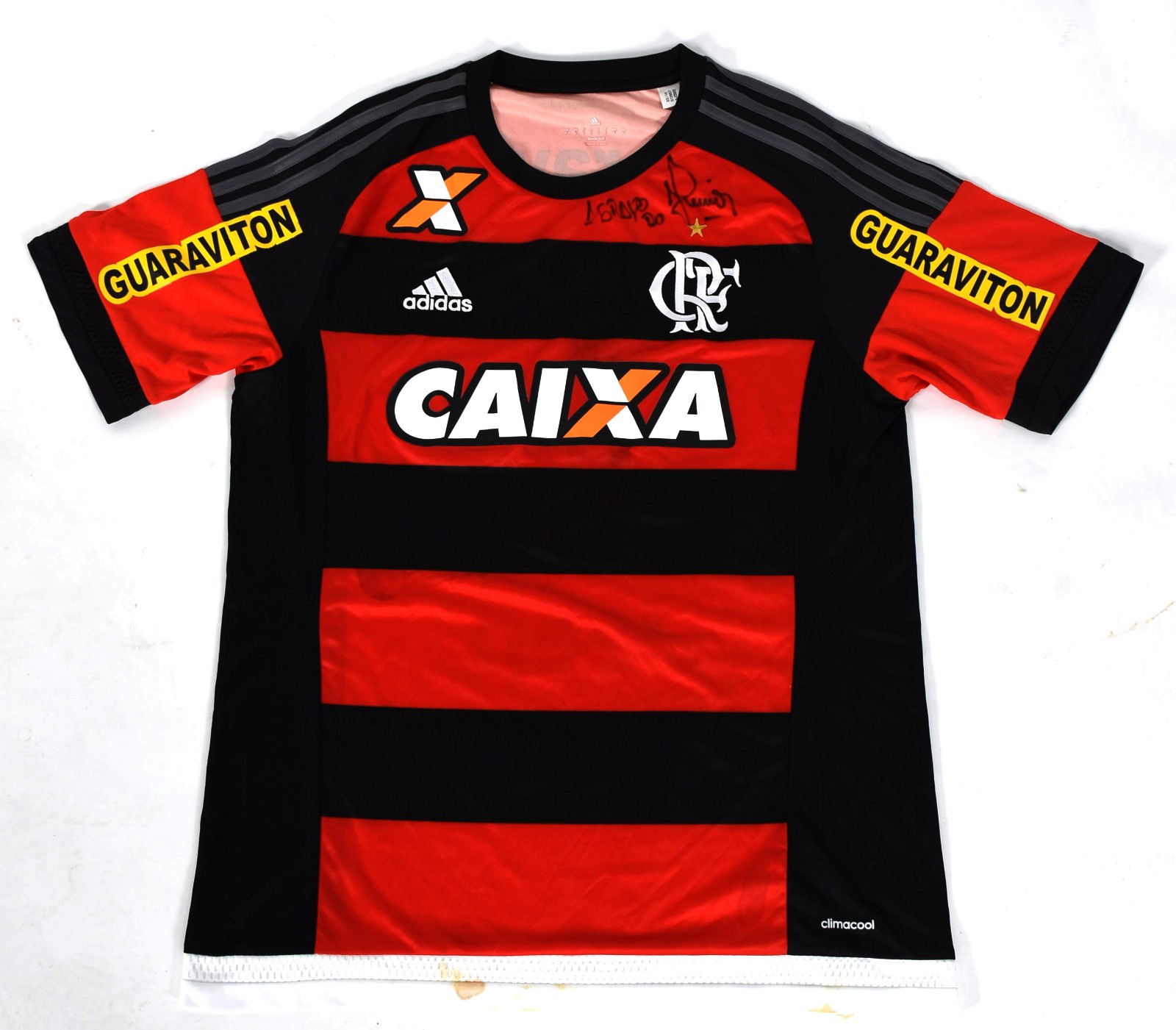 Manto Sagrado do Flamengo doada pelo jogador Júnior, dada aos... - foto 1 de 5