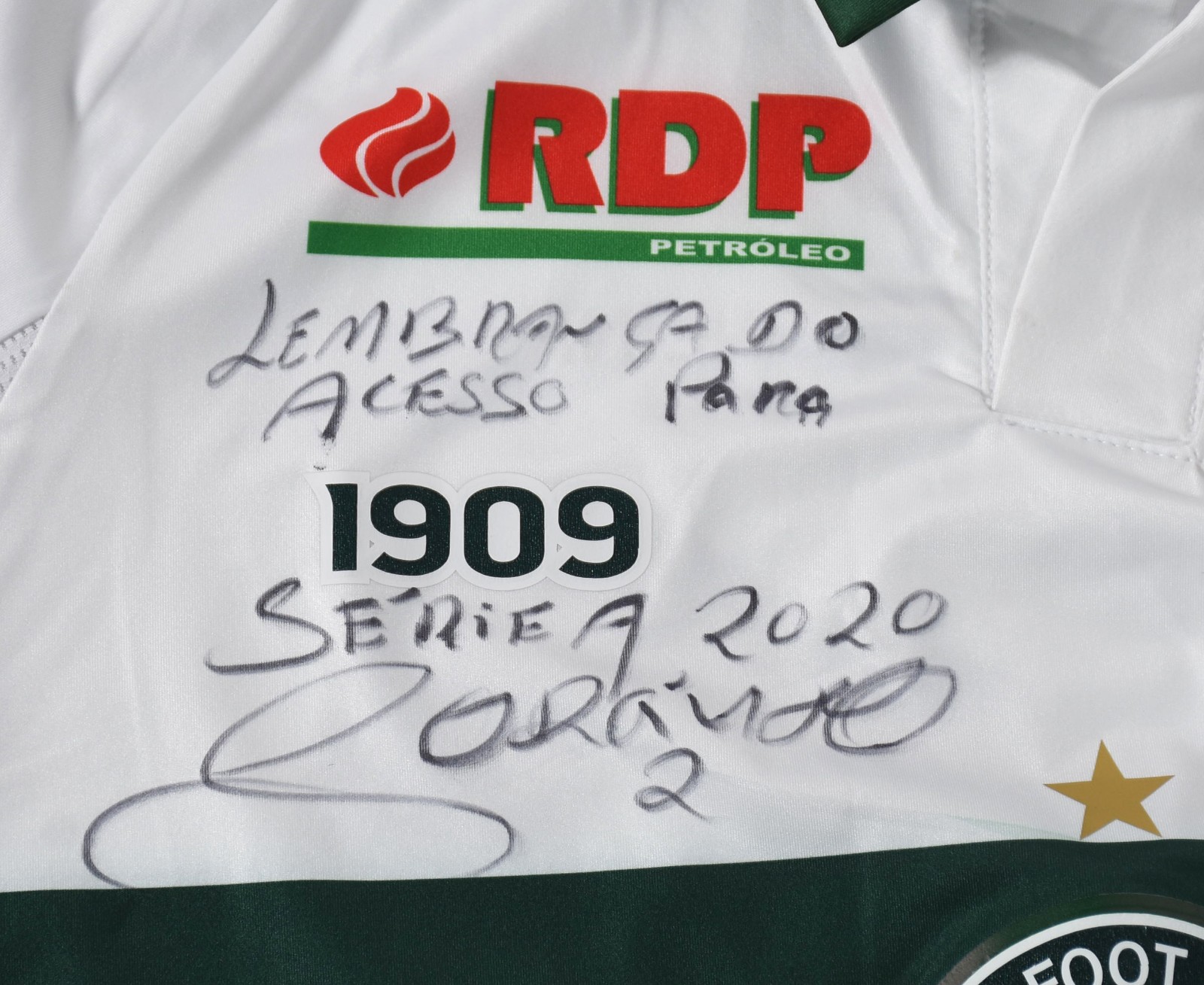 Camisa do Coritiba , cedida pelo Técnico Jorginho por ocasião do... - foto 2 de 5