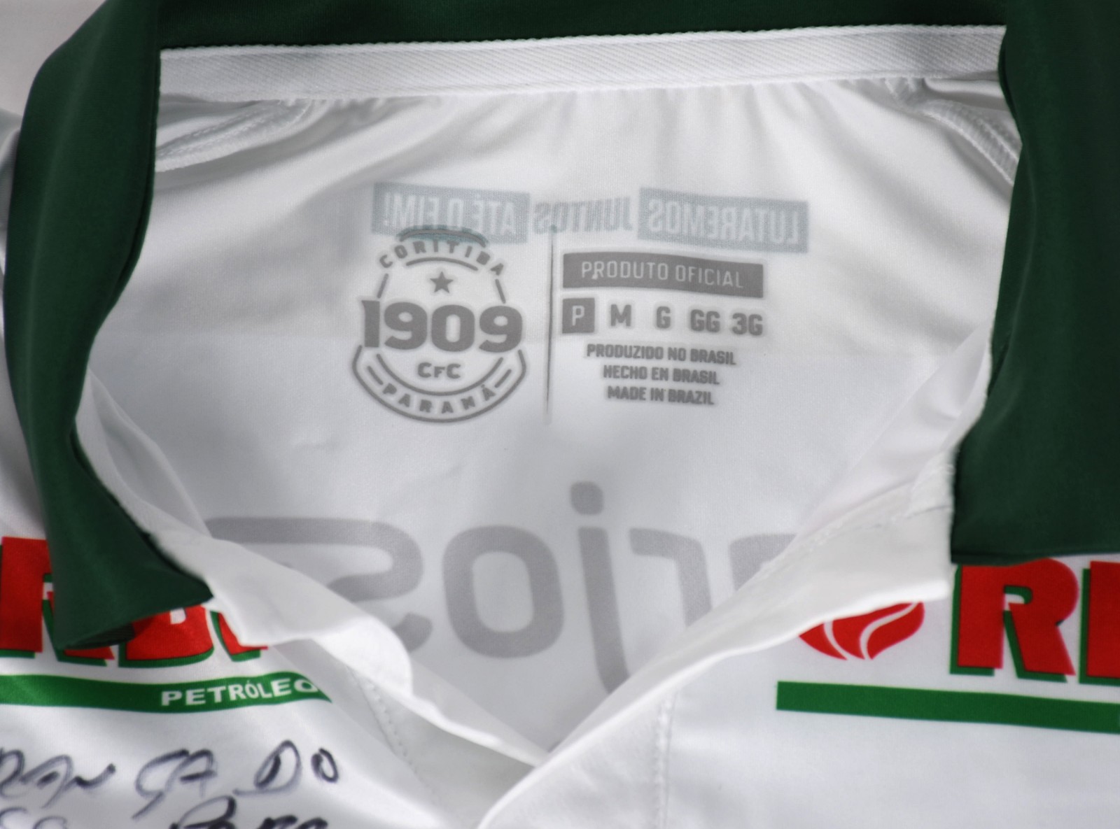 Camisa do Coritiba , cedida pelo Técnico Jorginho por ocasião do... - foto 5 de 5