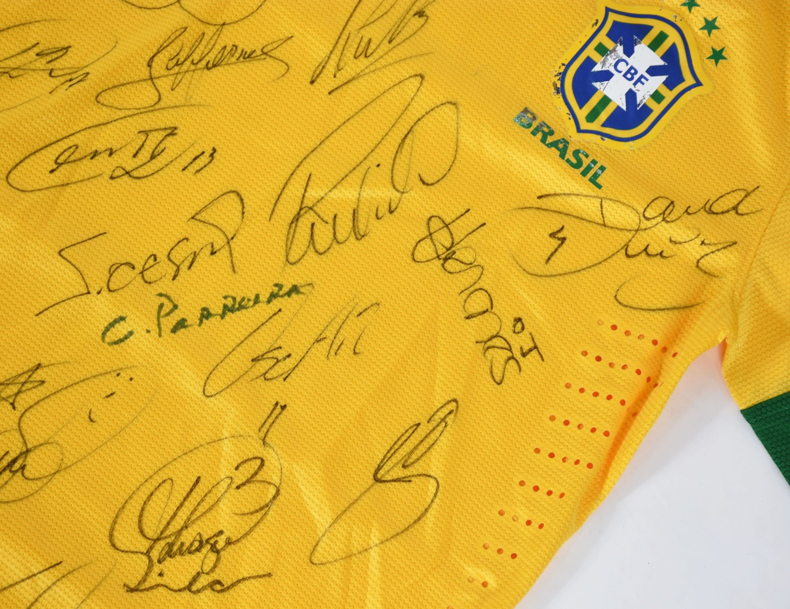 Camisa da conquista da Copa das Confederações 2013, autografada pelos... - foto 5 de 10