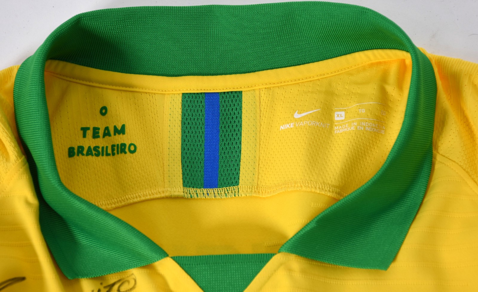 Camisa da Seleção brasileira comemorativa dos 25 anos do tetra no... - foto 5 de 5