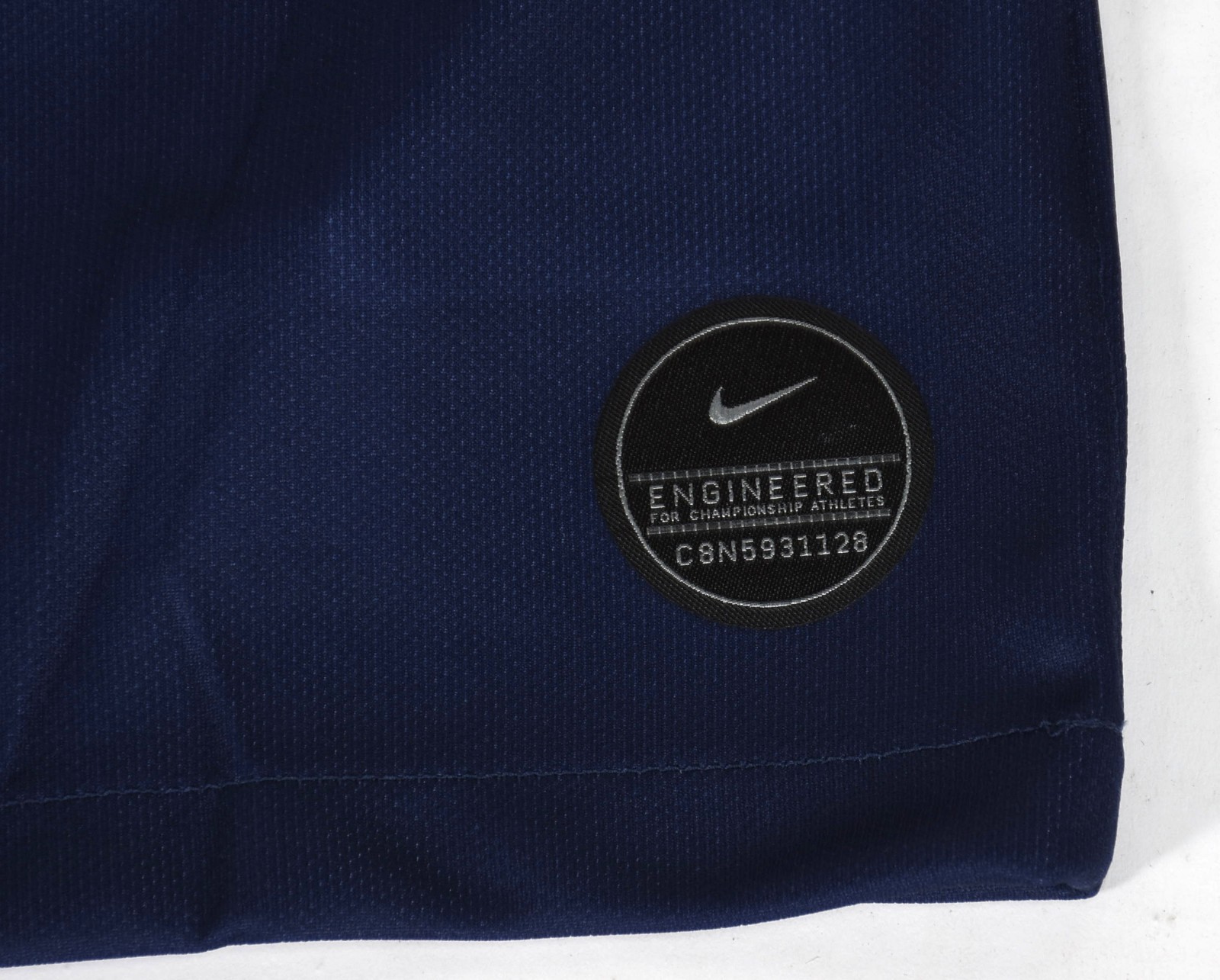 Camisa do PSG autografada pelo Neymar, doada pelo atleta. (Obs. Renda... - foto 4 de 5