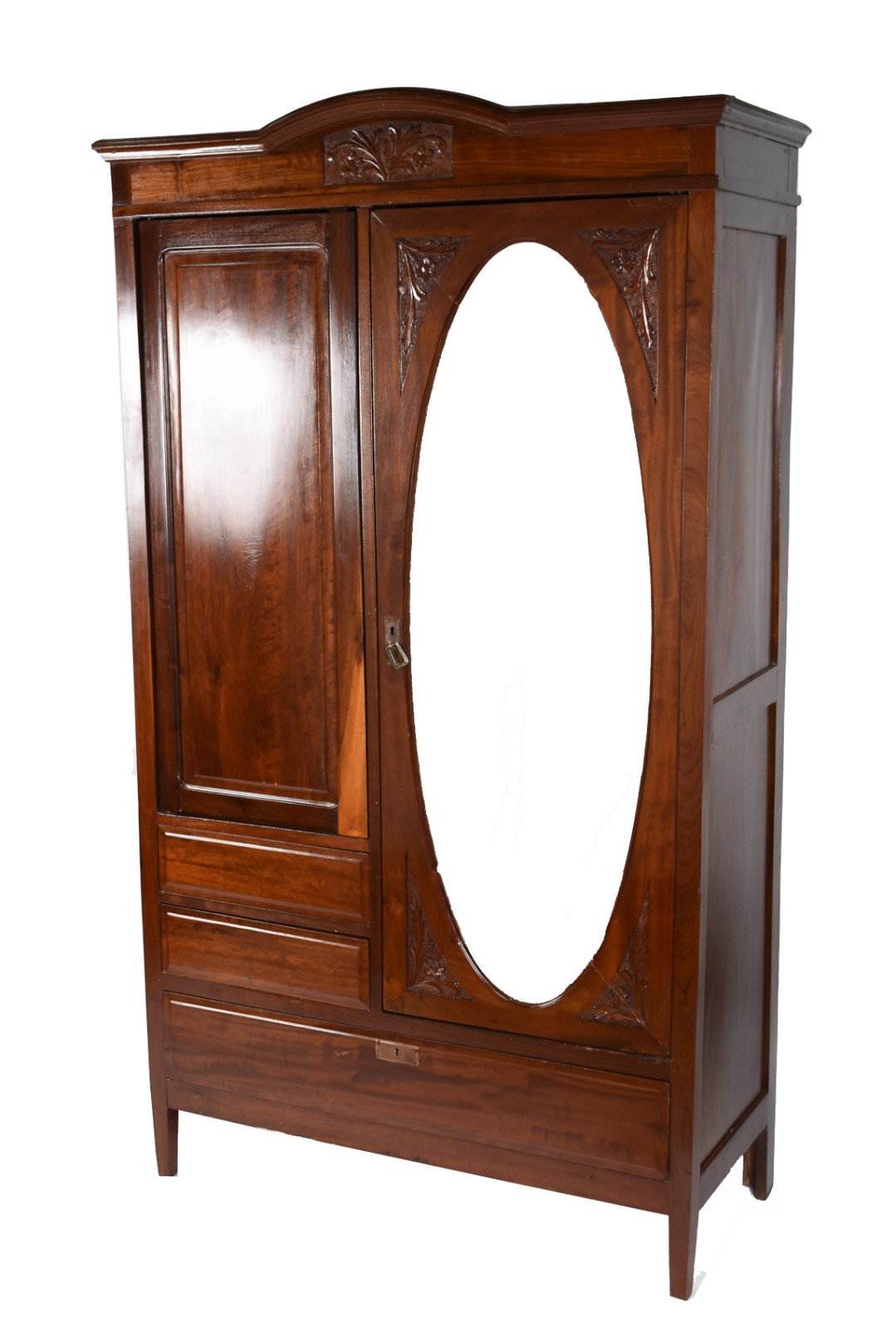 Armário de madeira nobre com 2 portas, uma delas com espelho. - foto 1 de 6