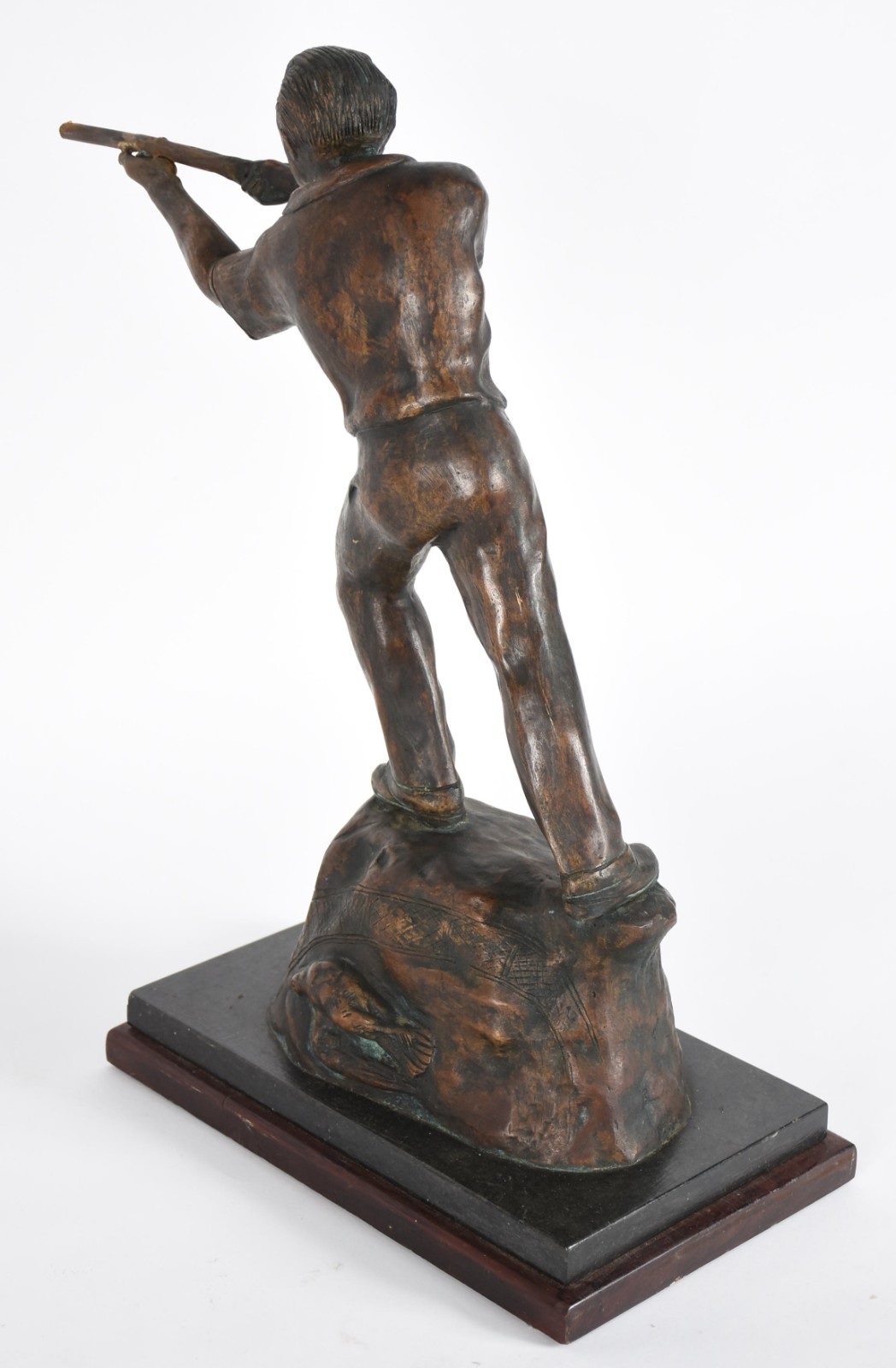 Escultura de petit bronze, assinada. - foto 6 de 7