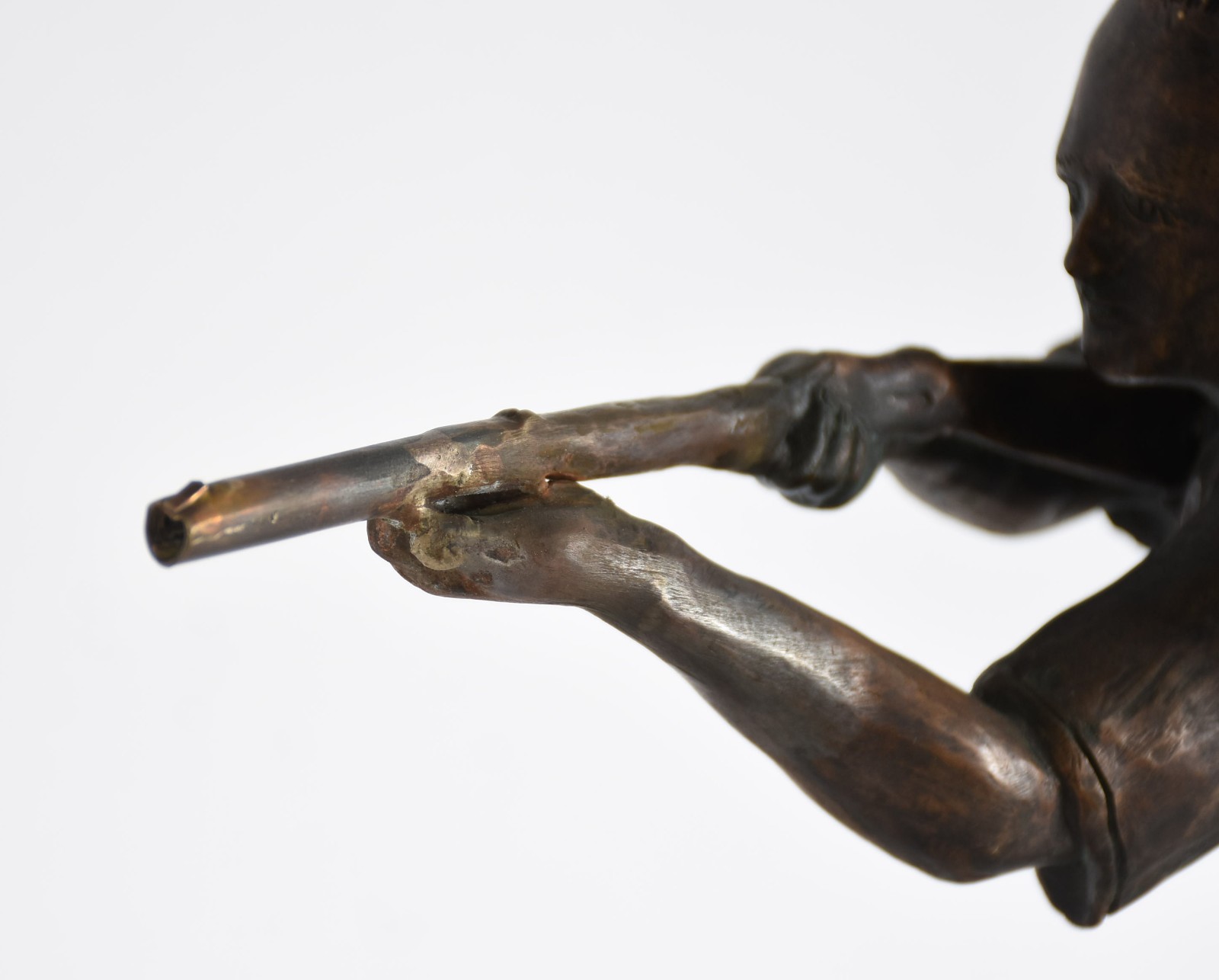 Escultura de petit bronze, assinada. - foto 7 de 7
