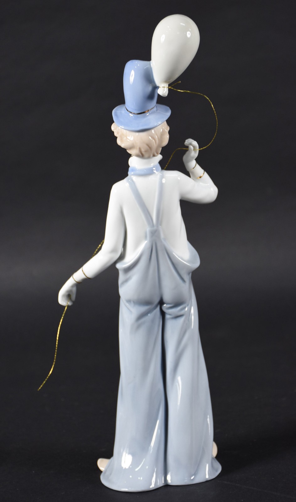 Escultura de porcelana representando palhaço. - foto 4 de 4