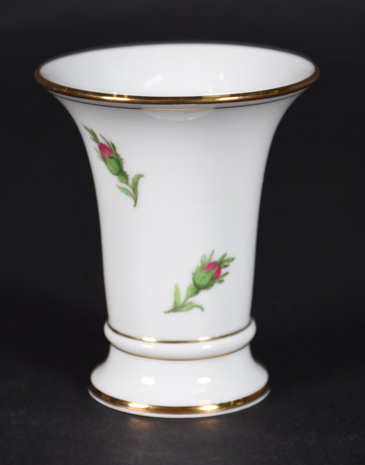 Vaso de porcelana Meissen, com flores em policromia. - foto 4 de 5