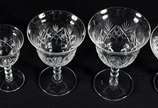 Serviço de cristal lapidado composto de 4 taças... - Serviço de cristal lapidado composto de 4 taças para água, 8 para vinho, 6 para vinho do porto, 8 para champagne, 4 para licor. Total 30 peças.