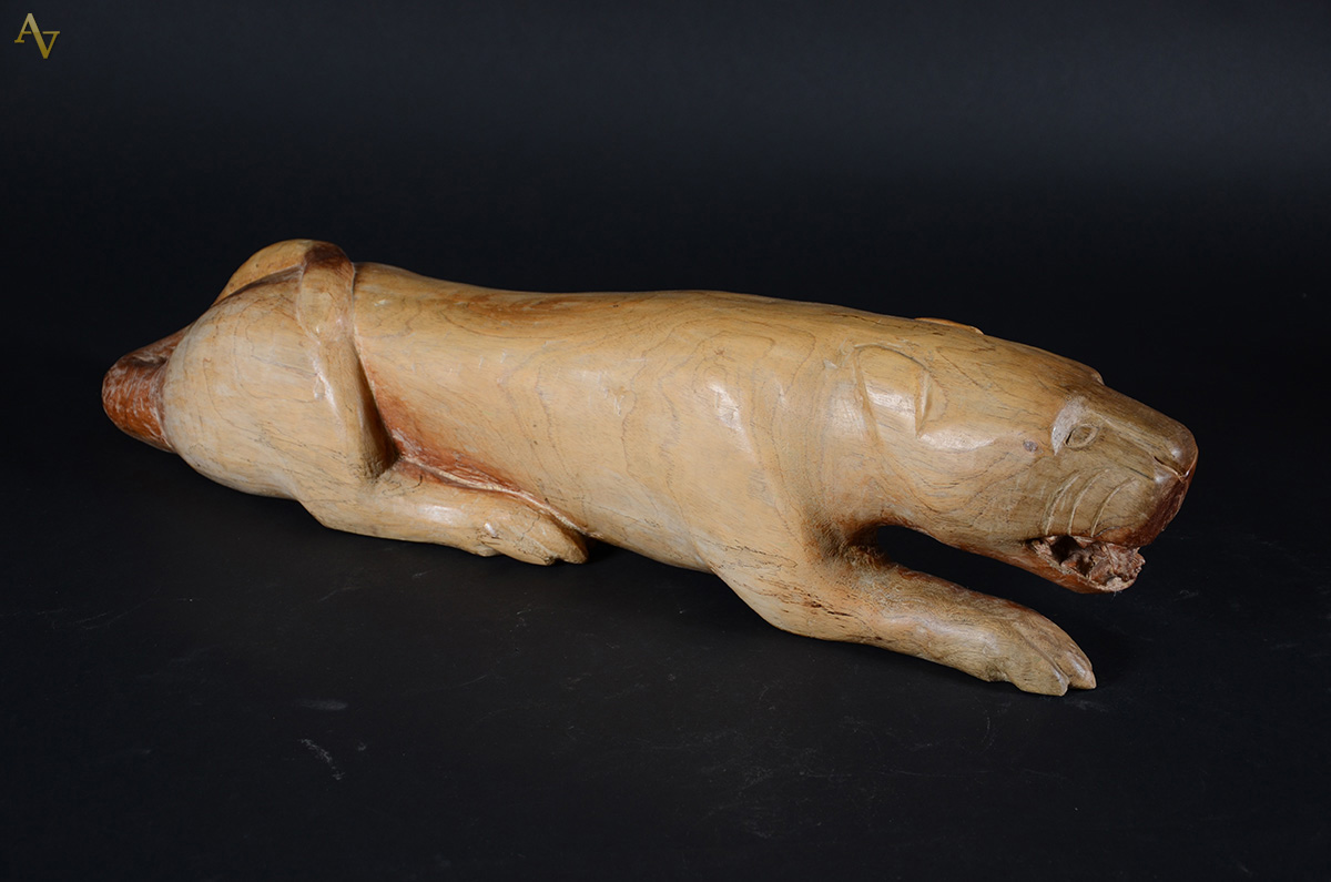 ARTE POPULAR -Figura de onça esculpida em madeira - ass.MIRAMAR... - foto 2 de 2