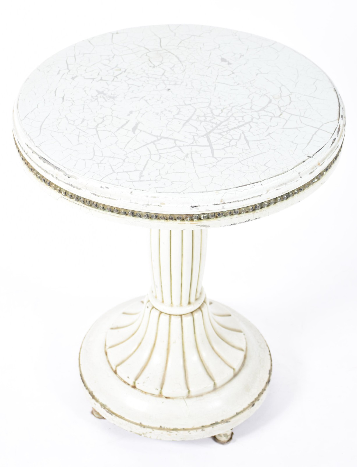 Mesa auxiliar de madeira nobre patinada de branco, feitio redondo... - foto 2 de 5