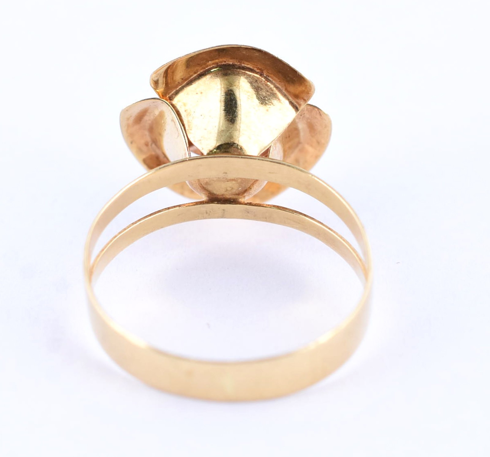 Anel de ouro 18 k feitio flor, contraste 750, aro 18 (Por motivos de... - foto 2 de 3