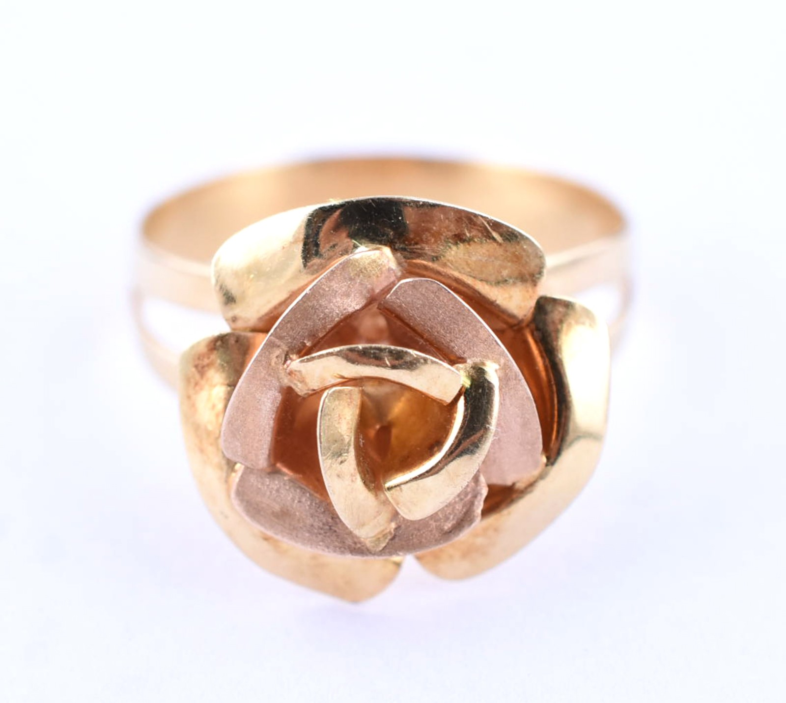 Anel de ouro 18 k feitio flor, contraste 750, aro 18 (Por motivos de... - foto 3 de 3