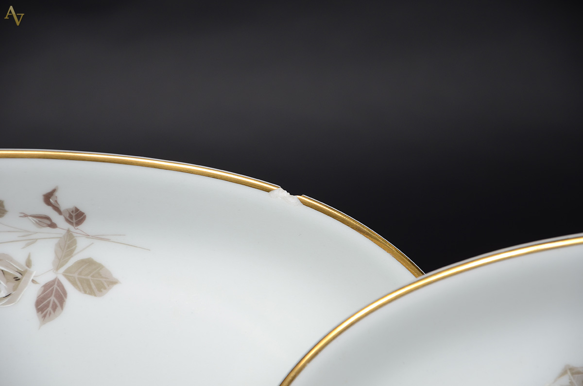 Aparelho de chá e jantar de porcelana Renner, sendo 23 pratos rasos... - foto 2 de 3